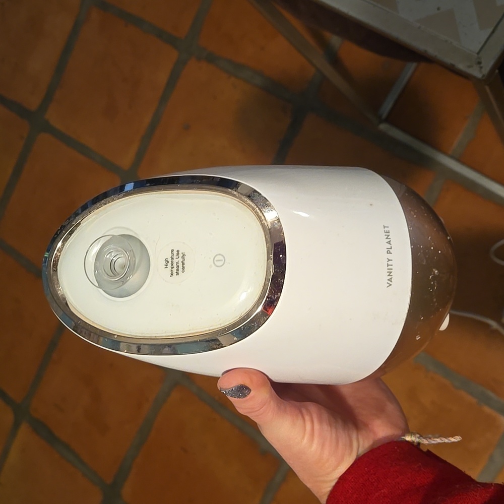Aira facial steamer
